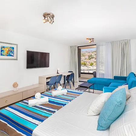 Stella Lovely With Balcony And Free Parking