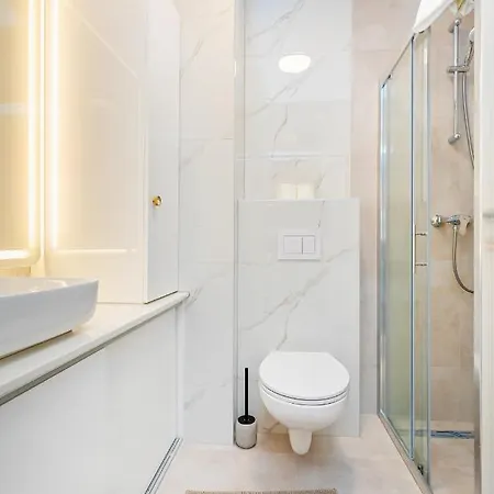 Stella Lovely With Balcony And Free Parking