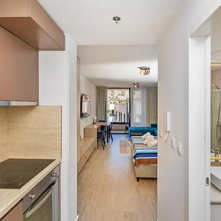 Stella Lovely With Balcony And Free Parking