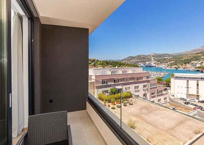 Apartamento Stella Lovely With Balcony And Free Parking *