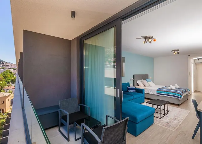 Stella Lovely With Balcony And Free Parking